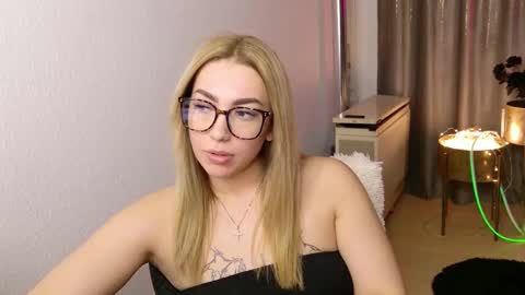 zarasplayground online show from February 16, 6:59 pm