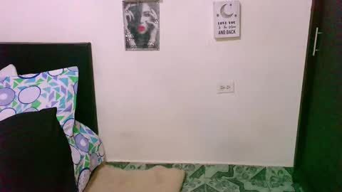 Snapshot of zaray_45bella chatting on November 8, 12:44 am zaray online show from November 8, 12:44 am