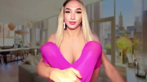 Snapshot of zarinastoun20 chatting on February 7, 1:15 am ZARINA online show from February 7, 1:15 am