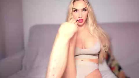 Snapshot of zarinastoun20 chatting on February 14, 9:21 pm ZARINA online show from February 14, 9:21 pm