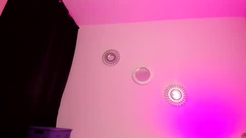 Snapshot of zaritha_li chatting on October 18, 10:16 am Zaritha Li online show from October 18, 10:16 am