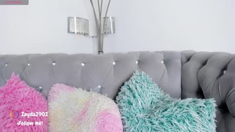  Zayda  online show from February 3, 7:10 pm