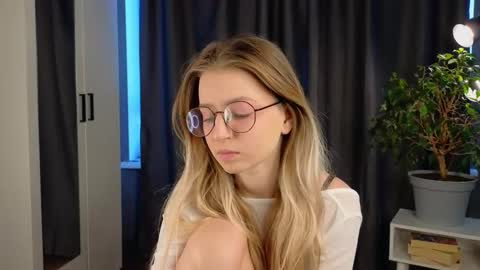 Avi online show from September 23, 1:25 pm