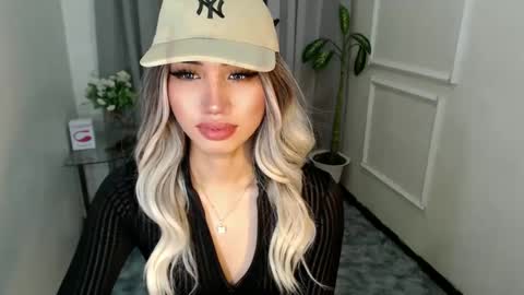 zelainalovetocum online show from February 10, 7:47 am