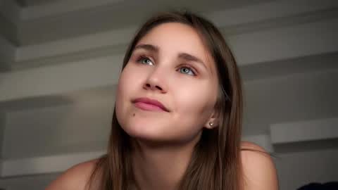 Snapshot of zeldaes chatting on September 13, 8:25 am Emilia online show from September 13, 8:25 am