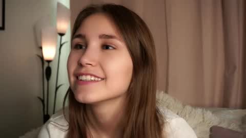 Snapshot of zeldaes chatting on September 16, 3:07 am Emilia online show from September 16, 3:07 am