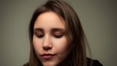 Snapshot of zeldaes chatting on October 5, 1:04 am Emilia online show from October 5, 1:04 am