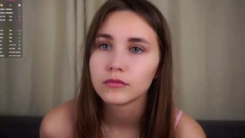 Snapshot of zeldaes chatting on November 14, 1:15 am Emilia online show from November 14, 1:15 am