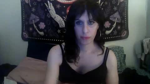 Snapshot of zeldasroom chatting on February 1, 11:27 pm Zelda online show from February 1, 11:27 pm