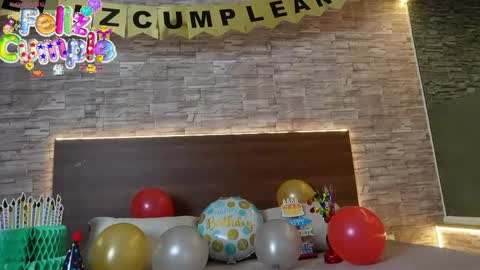 zenda_biancha online show from April 15, 10:55 am