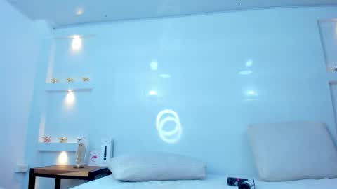 Snapshot of zenda_evans chatting on December 15, 4:06 am Zenda Evans online show from December 15, 4:06 am