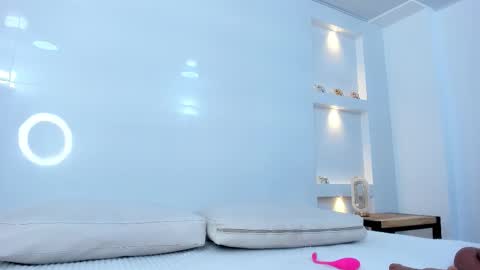 Snapshot of zenda_evans chatting on December 19, 4:52 am Zenda Evans online show from December 19, 4:52 am