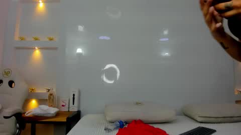 Snapshot of zenda_evans chatting on December 22, 3:47 am Zenda Evans online show from December 22, 3:47 am