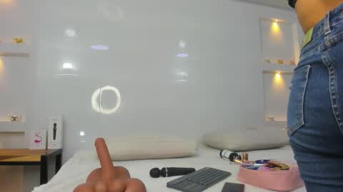 Snapshot of zenda_evans chatting on January 6, 4:16 am Zenda Evans online show from January 6, 4:16 am