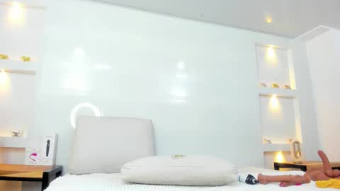 Snapshot of zenda_evans chatting on January 7, 4:15 am Zenda Evans online show from January 7, 4:15 am