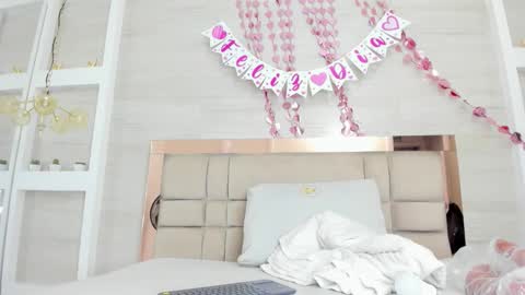 Snapshot of zenda_evans chatting on February 17, 4:20 am Zenda Evans online show from February 17, 4:20 am