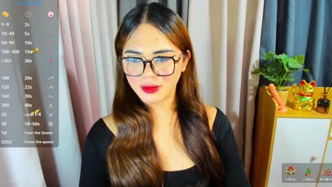 Snapshot of zendaya_amore chatting on December 16, 4:23 am Zendaya online show from December 16, 4:23 am