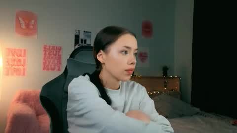 Lara online show from February 15, 7:10 pm