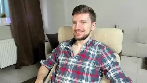 Snapshot of zepanl chatting on February 25, 6:36 am Andrew online show from February 25, 6:36 am