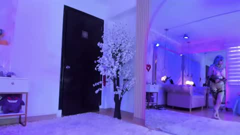    online show from March 4, 8:38 pm