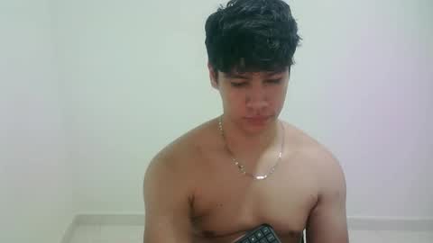 zeus_183 online show from March 21, 8:19 am