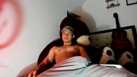 zeus online show from December 3, 8:29 pm