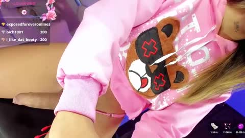 Snapshot of zeuss_x chatting on March 7, 7:30 am Aisha Alejandra Rosse Deus online show from March 7, 7:30 am