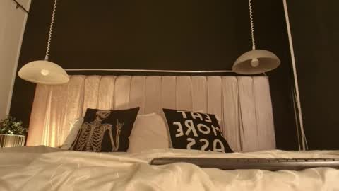 Snapshot of zhally_dee chatting on October 24, 7:43 pm zhally_dee online show from October 24, 7:43 pm