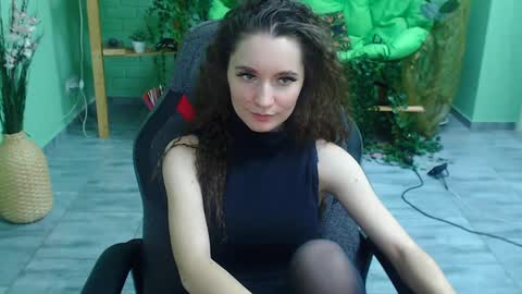 zianichols online show from February 3, 10:00 pm