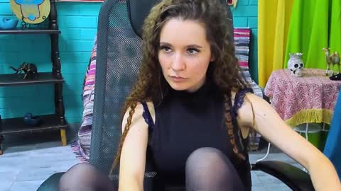 zianichols online show from February 5, 3:31 pm