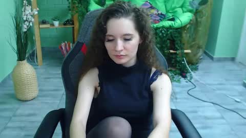 zianichols online show from February 11, 9:25 pm