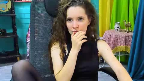 zianichols online show from February 12, 3:16 pm