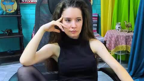 zianichols online show from February 12, 6:19 pm