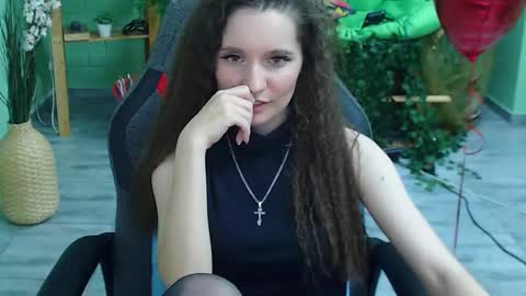 zianichols online show from February 15, 1:31 am