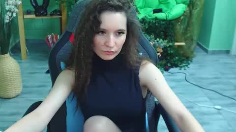 zianichols online show from February 24, 11:41 pm