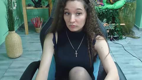 zianichols online show from February 27, 5:58 pm