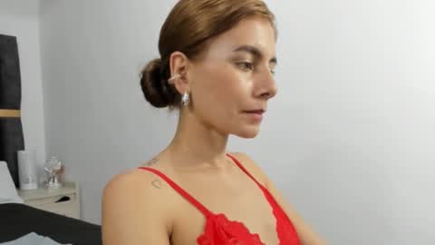 ziataylor online show from February 16, 10:32 pm