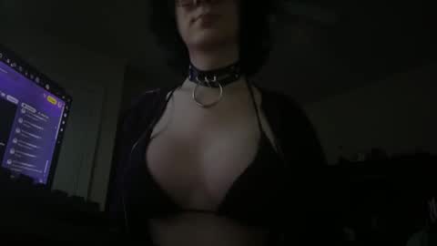 Snapshot of zielloos chatting on October 6, 10:40 pm Zielloos online show from October 6, 10:40 pm