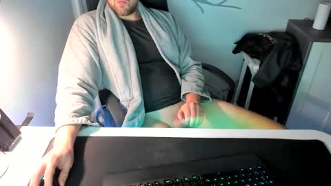 Snapshot of ziemlichflutschig chatting on December 10, 5:39 am ziemlichflutschig online show from December 10, 5:39 am