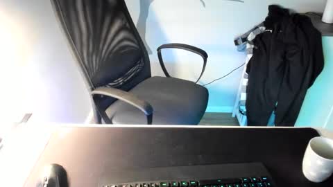 Snapshot of ziemlichflutschig chatting on February 16, 6:10 am ziemlichflutschig online show from February 16, 6:10 am