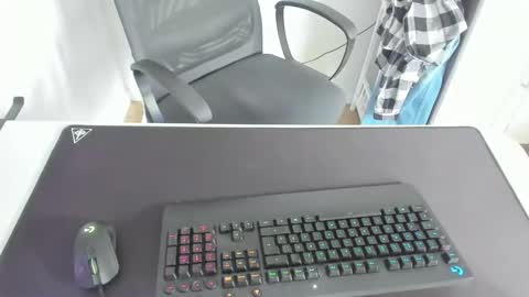 Snapshot of ziemlichflutschig chatting on February 16, 11:05 am ziemlichflutschig online show from February 16, 11:05 am