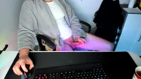 Snapshot of ziemlichflutschig chatting on February 18, 5:53 am ziemlichflutschig online show from February 18, 5:53 am