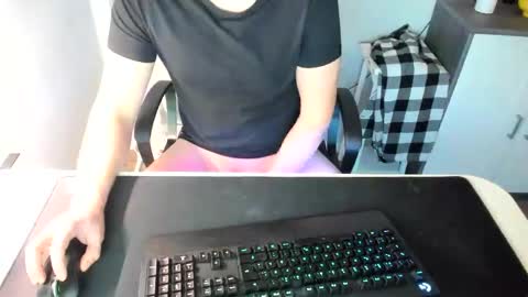 Snapshot of ziemlichflutschig chatting on February 20, 5:29 pm ziemlichflutschig online show from February 20, 5:29 pm