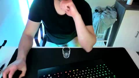 Snapshot of ziemlichflutschig chatting on March 5, 5:39 pm ziemlichflutschig online show from March 5, 5:39 pm