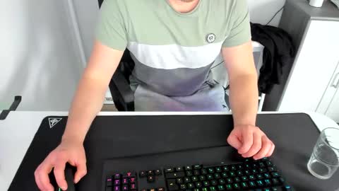 Snapshot of ziemlichflutschig chatting on March 12, 1:40 pm ziemlichflutschig online show from March 12, 1:40 pm