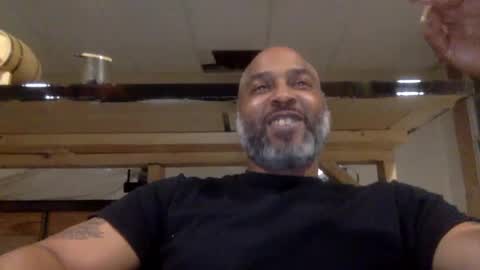 Snapshot of zionlion22 chatting on December 22, 2:28 am zionlion22 online show from December 22, 2:28 am