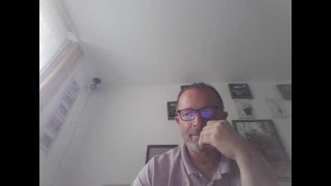 Snapshot of zippi55 chatting on September 21, 9:44 am Zippi online show from September 21, 9:44 am