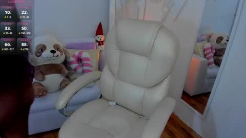 Snapshot of zobe_love chatting on December 17, 5:36 pm Zobe Love online show from December 17, 5:36 pm