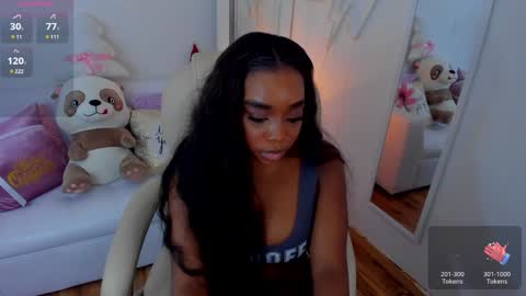 Snapshot of zobe_love chatting on December 28, 12:04 am Zobe Love online show from December 28, 12:04 am