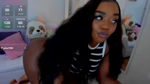 Snapshot of zobe_love chatting on February 25, 8:51 pm Zobe Love online show from February 25, 8:51 pm